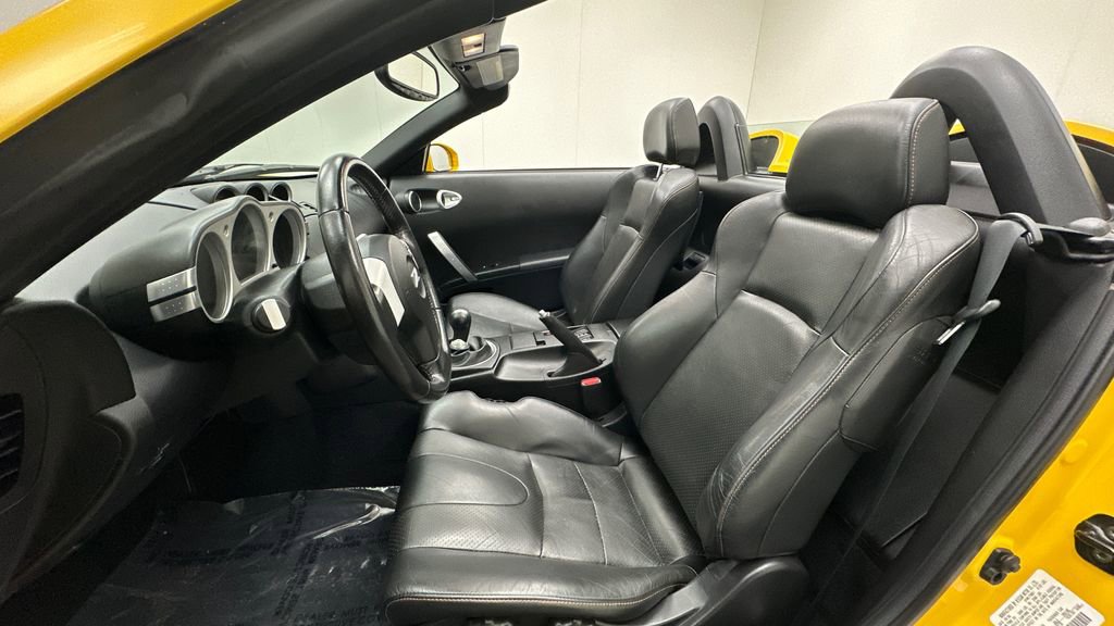 Used 2005 Nissan 350Z Touring image 9