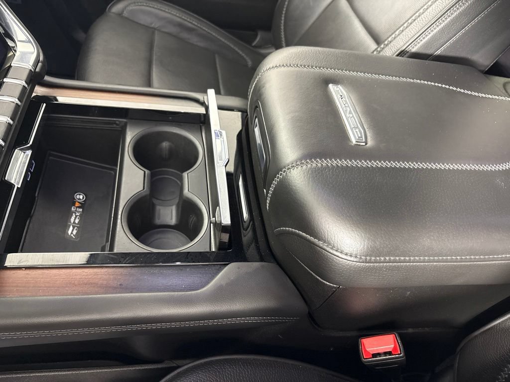 Used 2025 GMC Yukon XL Denali AWD/4WD image 51