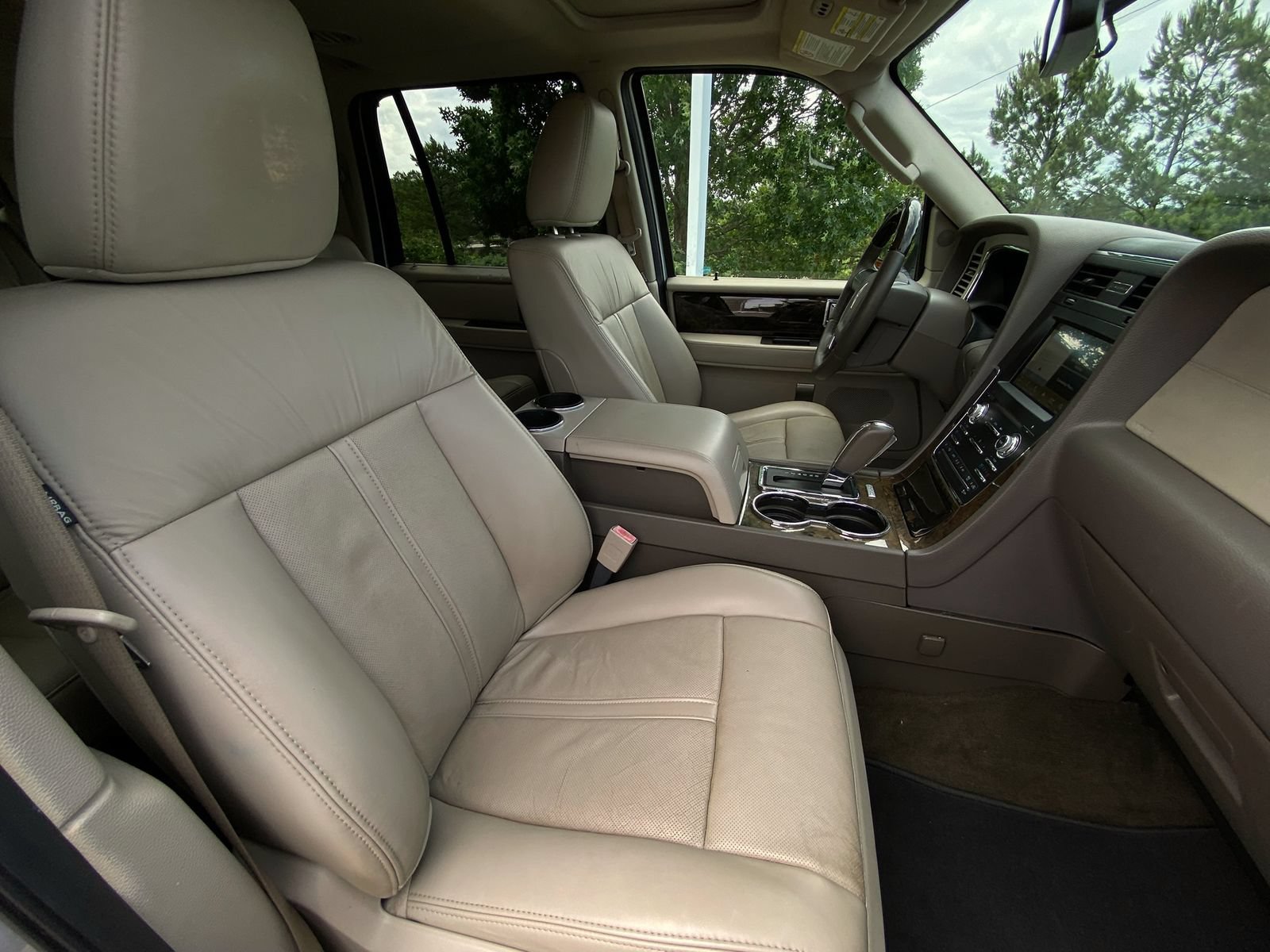 Used 2017 Lincoln Navigator L Select RWD image 14