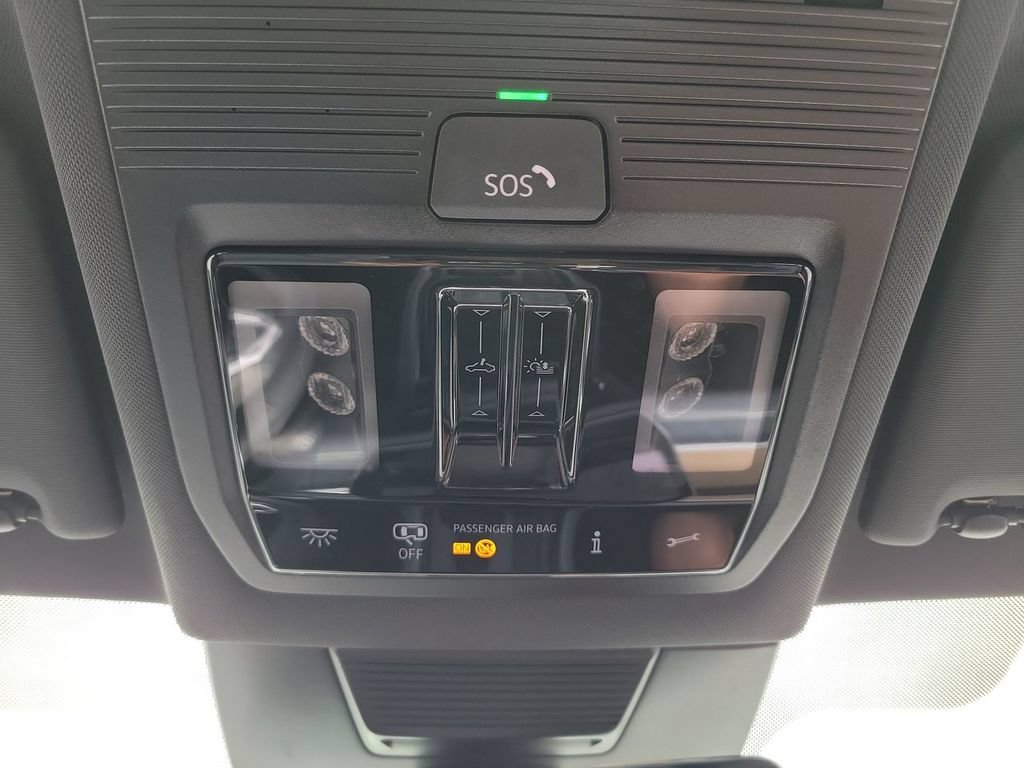 Used 2025 Volkswagen Tiguan SEL R-Line AWD/4WD image 36