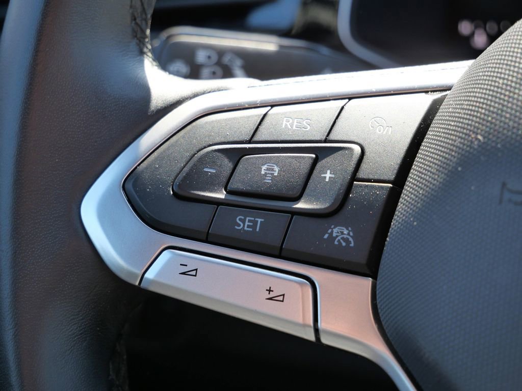 Used 2025 Volkswagen Jetta Sport image 40