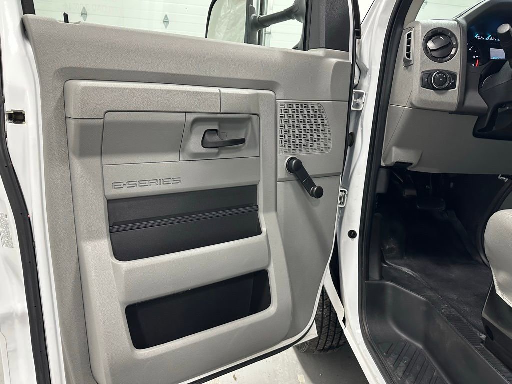 Used 2024 Ford E-350 and Econoline 350 Super Duty image 8