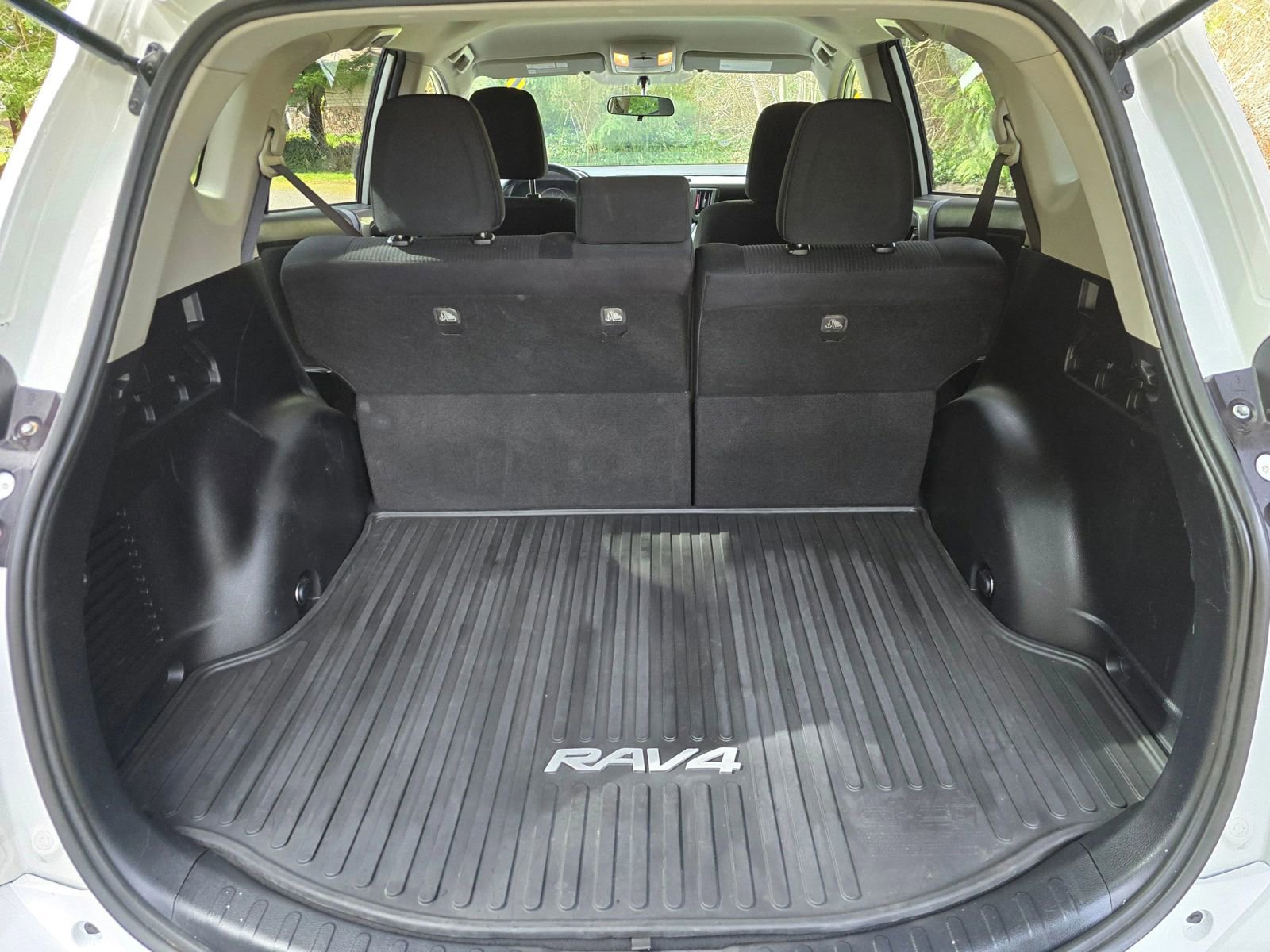 Used 2016 Toyota RAV4 LE AWD/4WD image 5