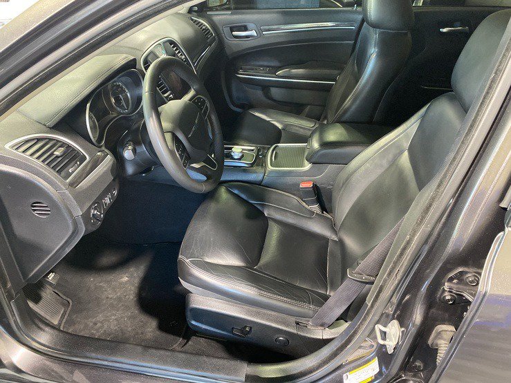 Used 2022 Chrysler 300 Touring L w/ Popular Equipment Group RWD image 11