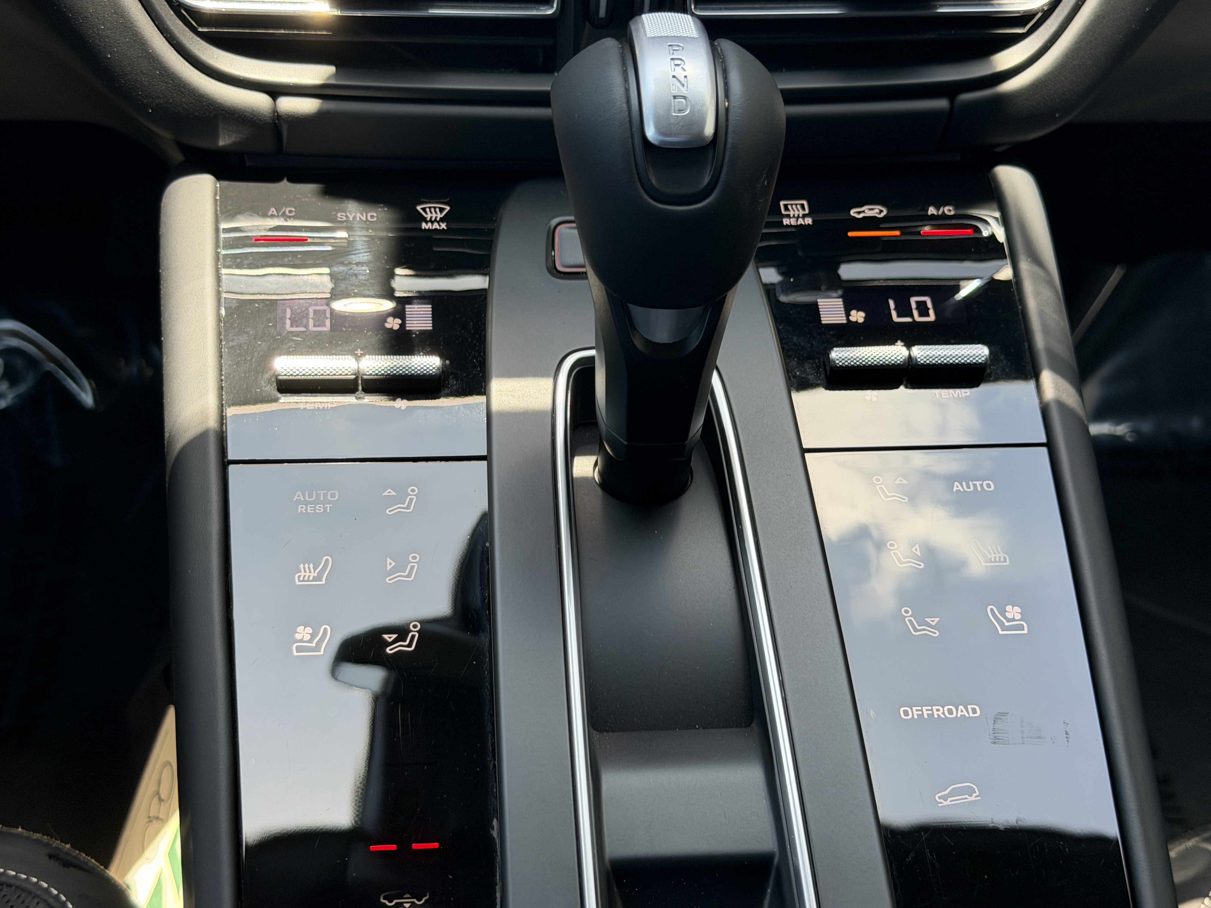 Certified 2025 Porsche Macan GTS AWD/4WD image 31