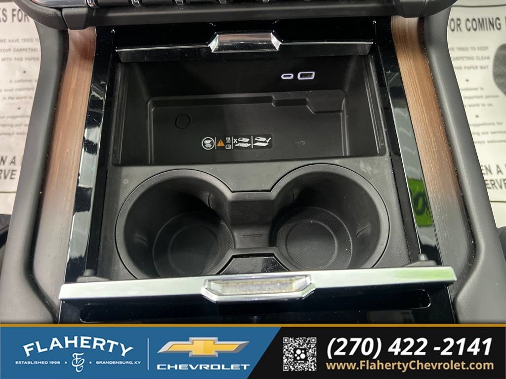 Used 2025 GMC Yukon XL Denali AWD/4WD image 31