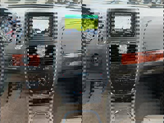 Used 2015 Chrysler Town & Country Limited Platinum image 10