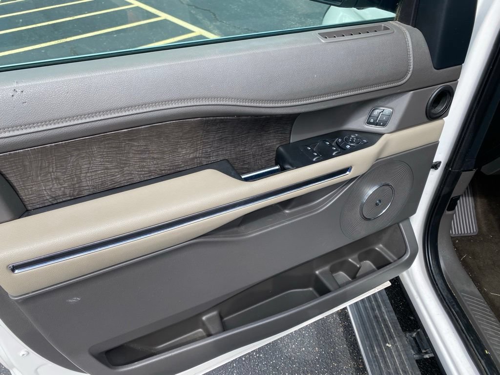 Used 2019 Ford Expedition Limited w/ Equipment Group 302A RWD image 13
