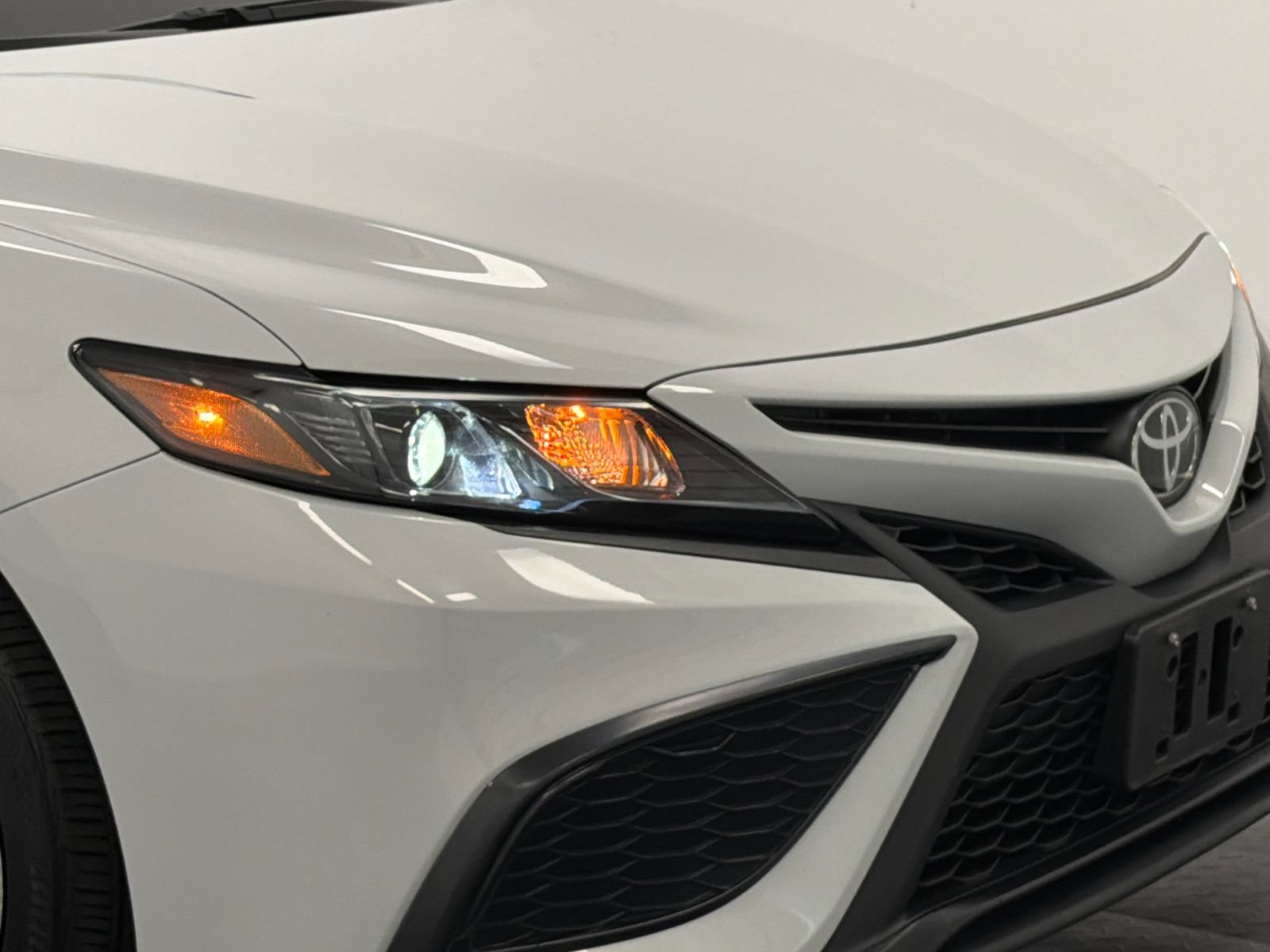 Used 2024 Toyota Camry SE FWD video 2