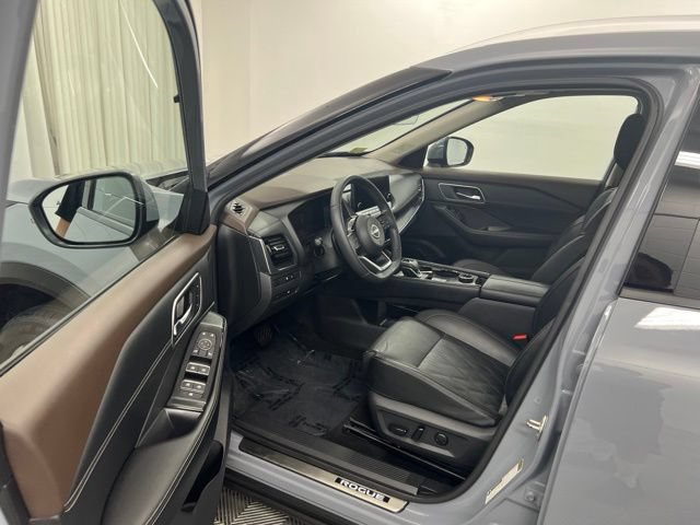 Used 2023 Nissan Rogue Platinum w/ Platinum Premium Package AWD/4WD image 12