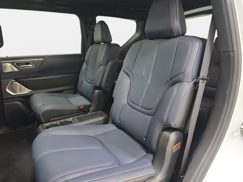 Certified 2026 INFINITI QX80 4WD w/ Sport Exterior Package image 11