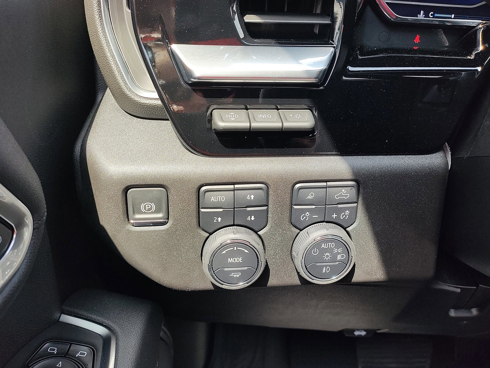 New 2025 Chevrolet Silverado 3500 High Country w/ High Country Premium Package image 18