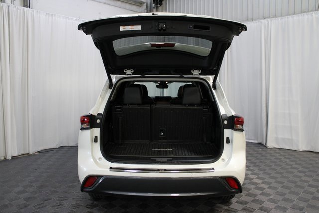 Used 2020 Toyota Highlander Limited image 7