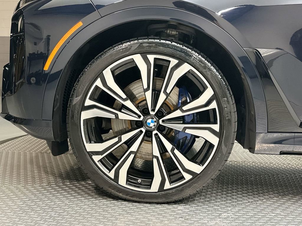 Used 2023 BMW X7 M60i w/ Executive Package image 5