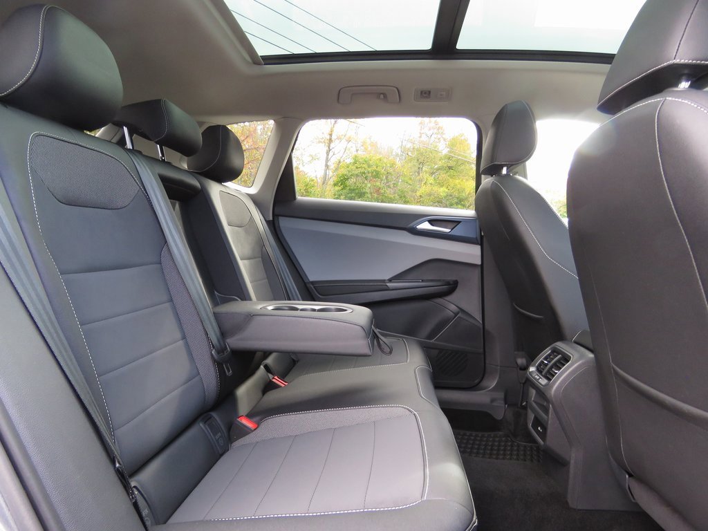 Used 2024 Volkswagen Taos SE w/ Panoramic Sunroof Package image 17
