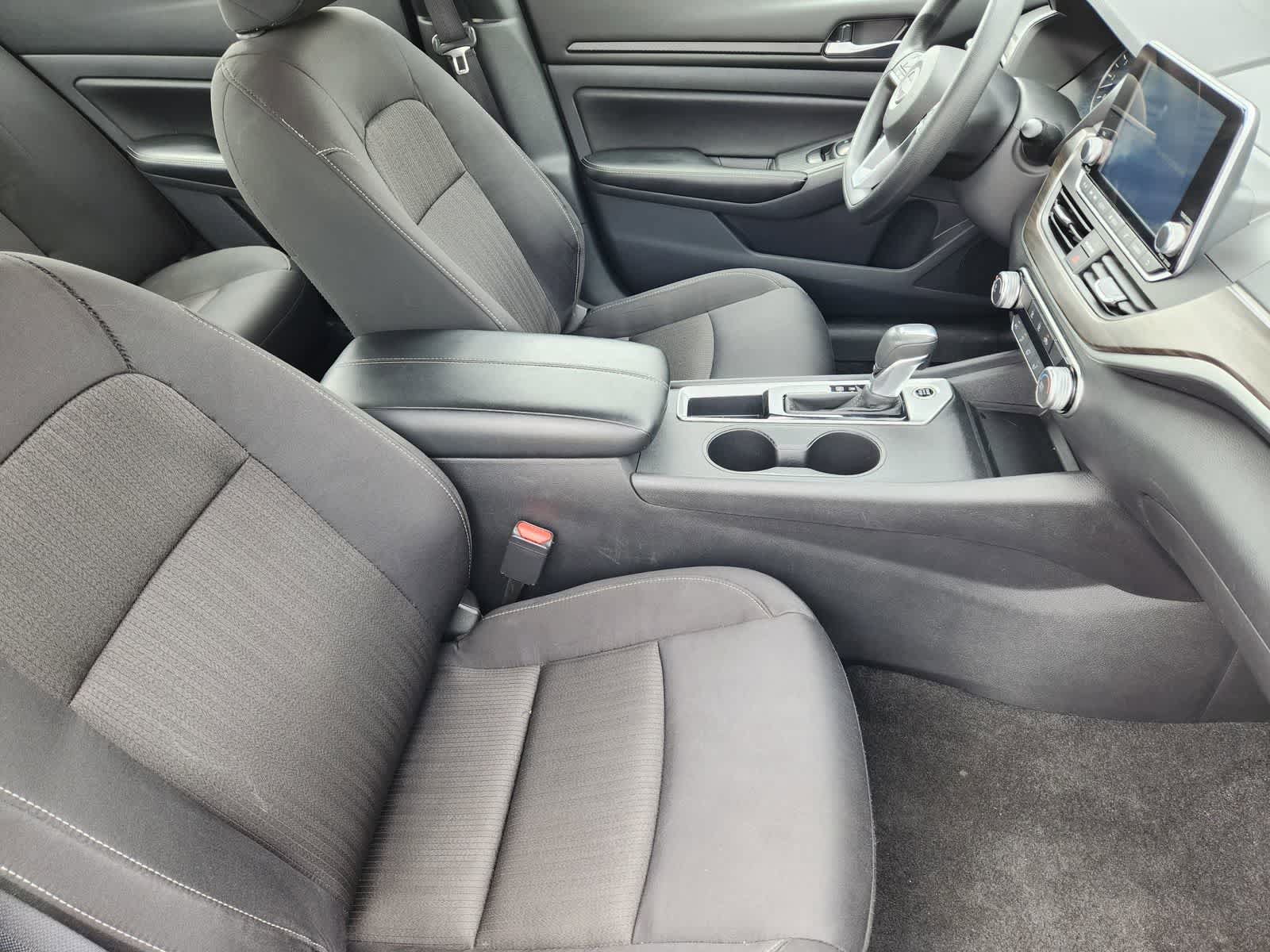 Used 2025 Nissan Altima 2.5 SV FWD image 12