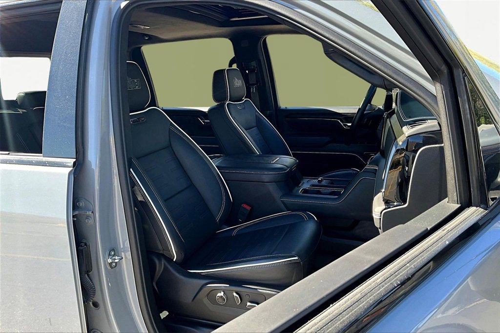 Used 2024 GMC Sierra 2500 AT4X w/ AT4X AEV Edition image 7