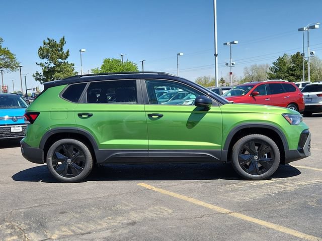 New 2026 Volkswagen Taos SE FWD image 2