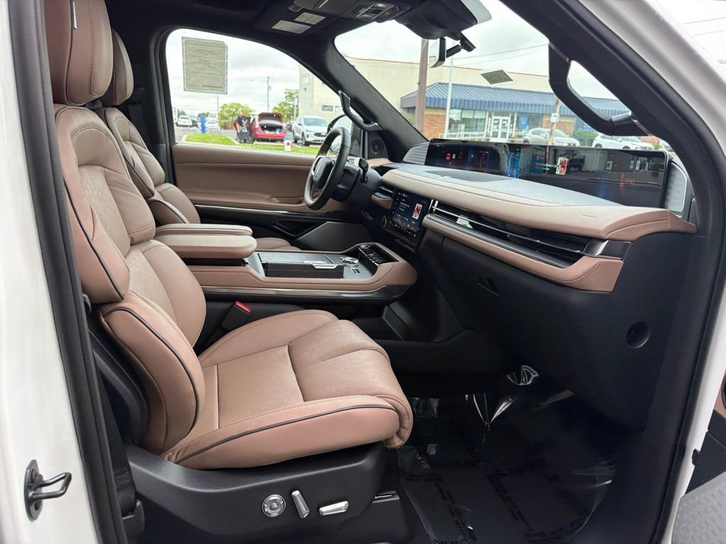 New 2027 Lincoln Navigator Black Label AWD/4WD image 8