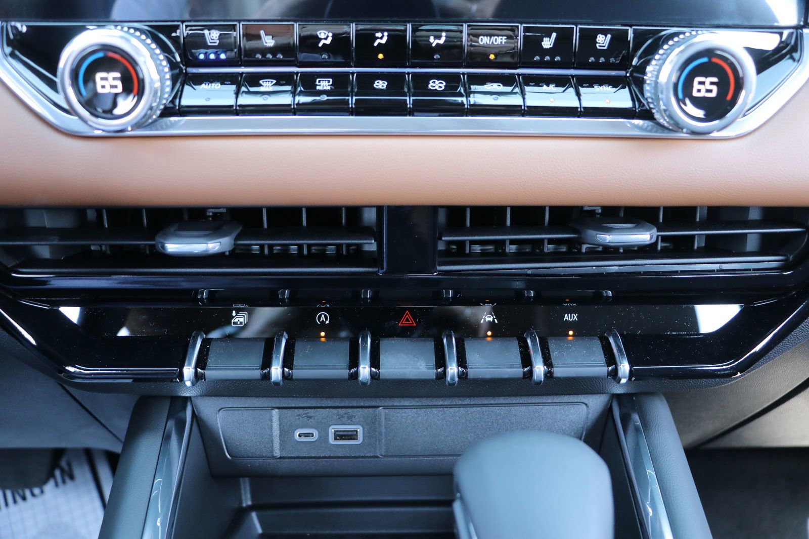 New 2025 GMC Canyon AT4 w/ AT4 Premium Package image 21