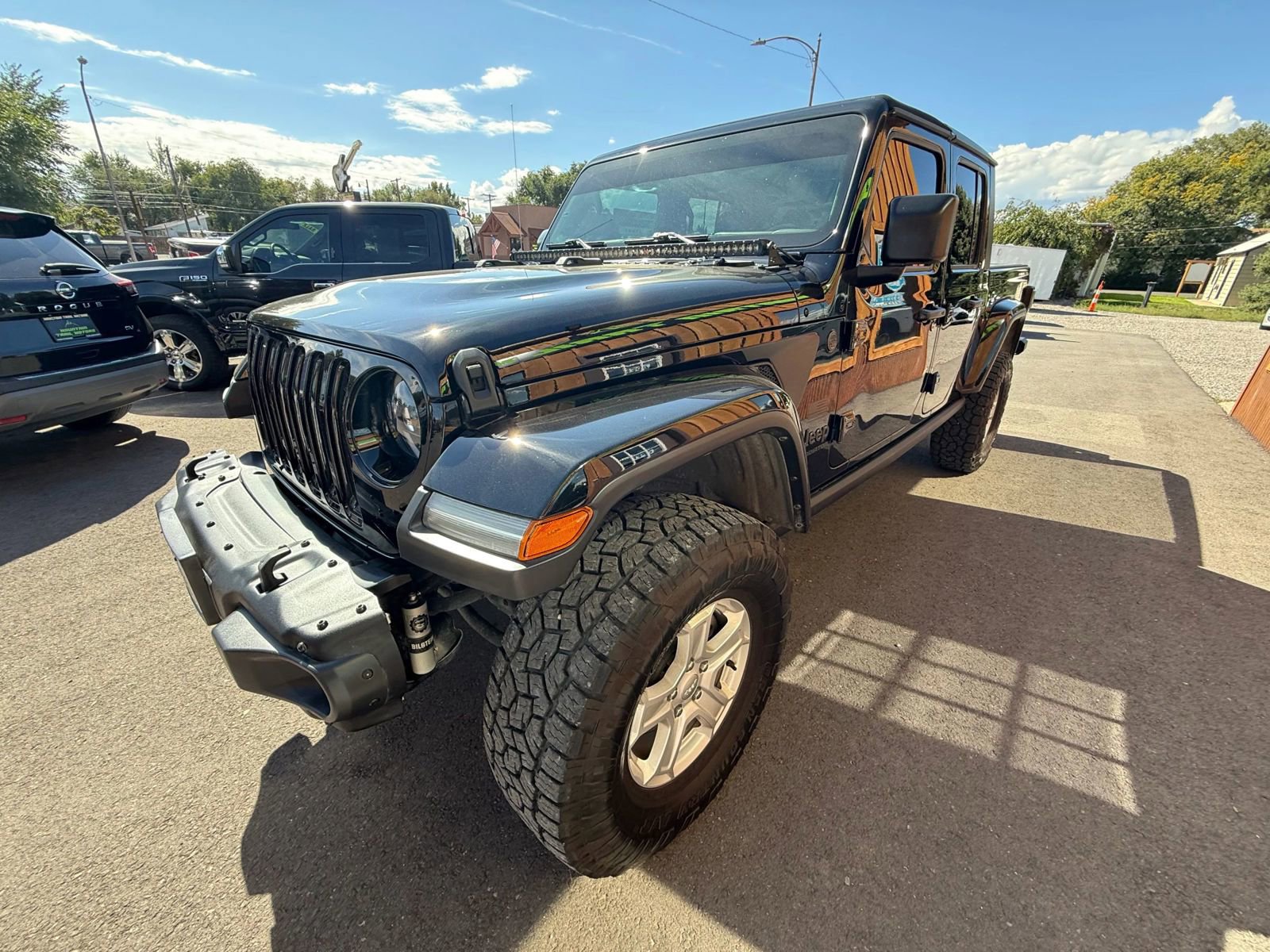 Used 2023 Jeep Gladiator Sport image 7