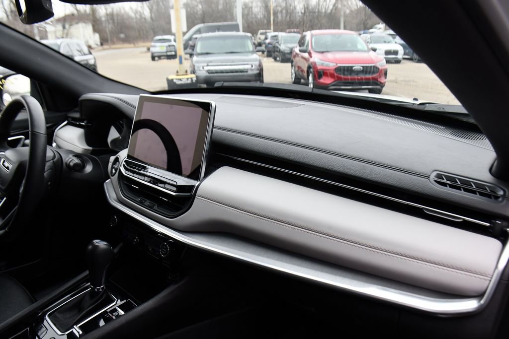 Used 2024 Jeep Compass Limited image 15