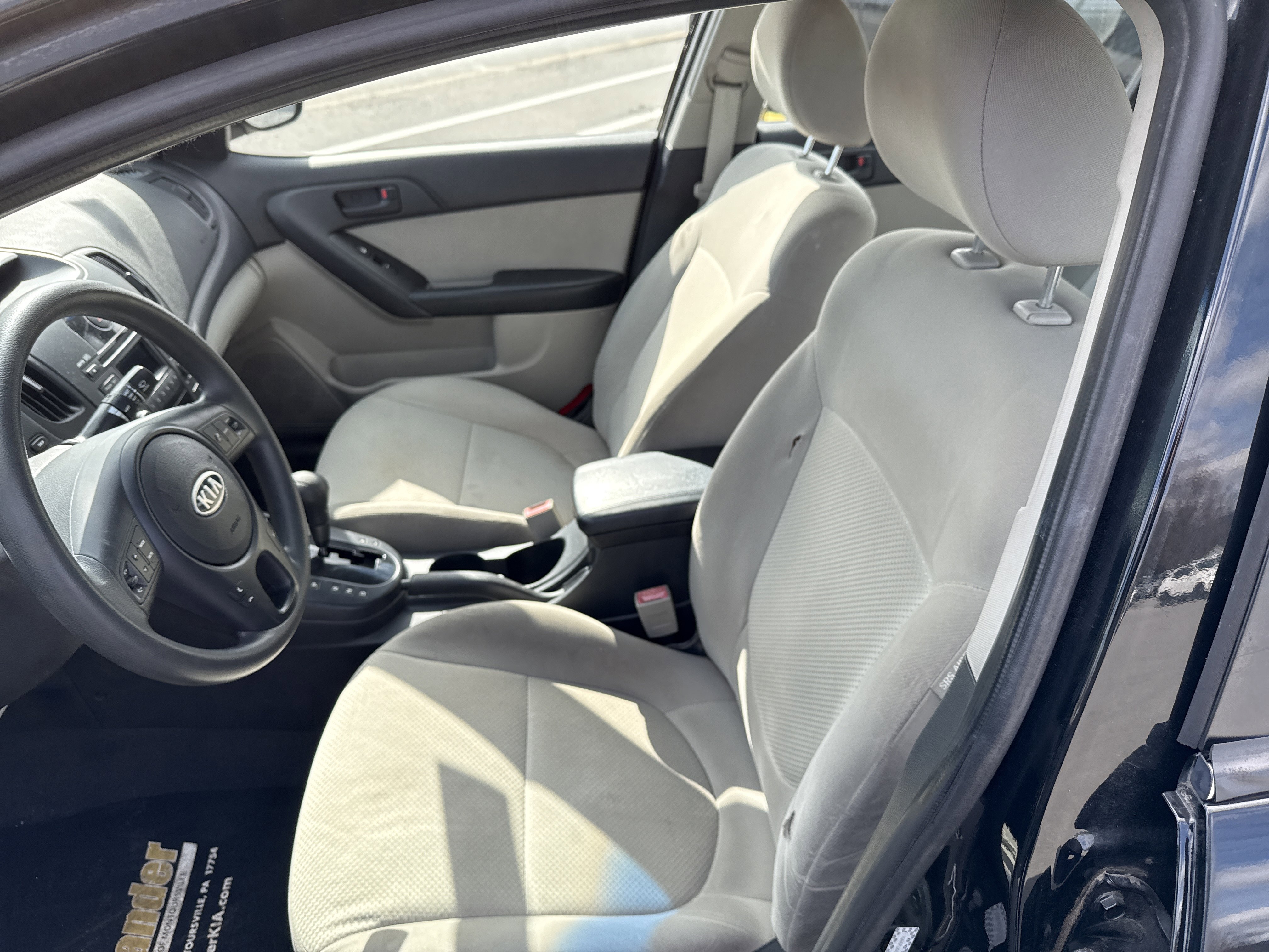 Used 2010 Kia Forte EX image 12