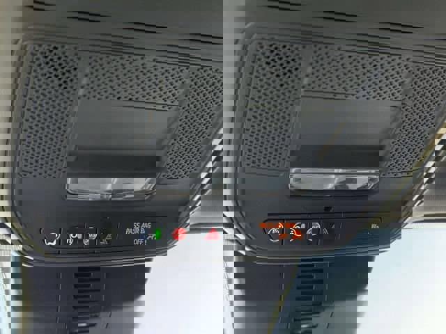 Used 2025 Chevrolet Traverse LT image 31