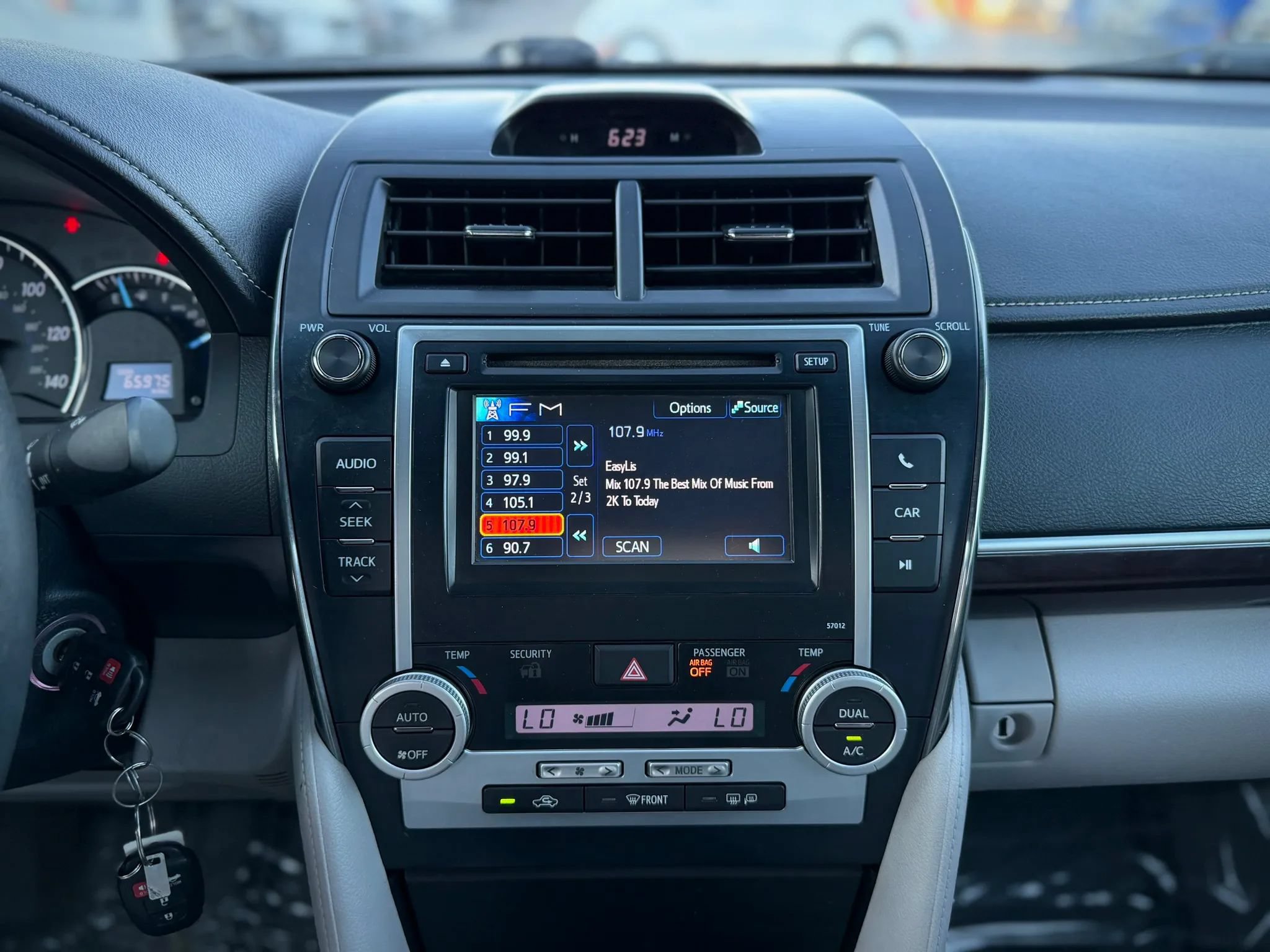 Used 2012 Toyota Camry XLE FWD image 11