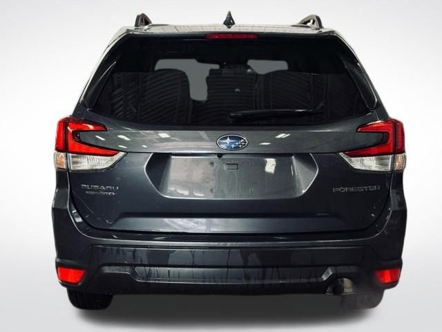 Used 2022 Subaru Forester Premium image 8