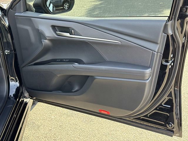 Used 2025 Toyota Camry SE w/ Convenience Package image 8