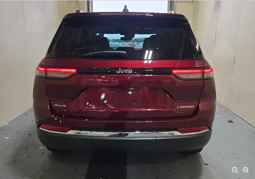 Used 2023 Jeep Grand Cherokee Laredo X AWD/4WD image 5
