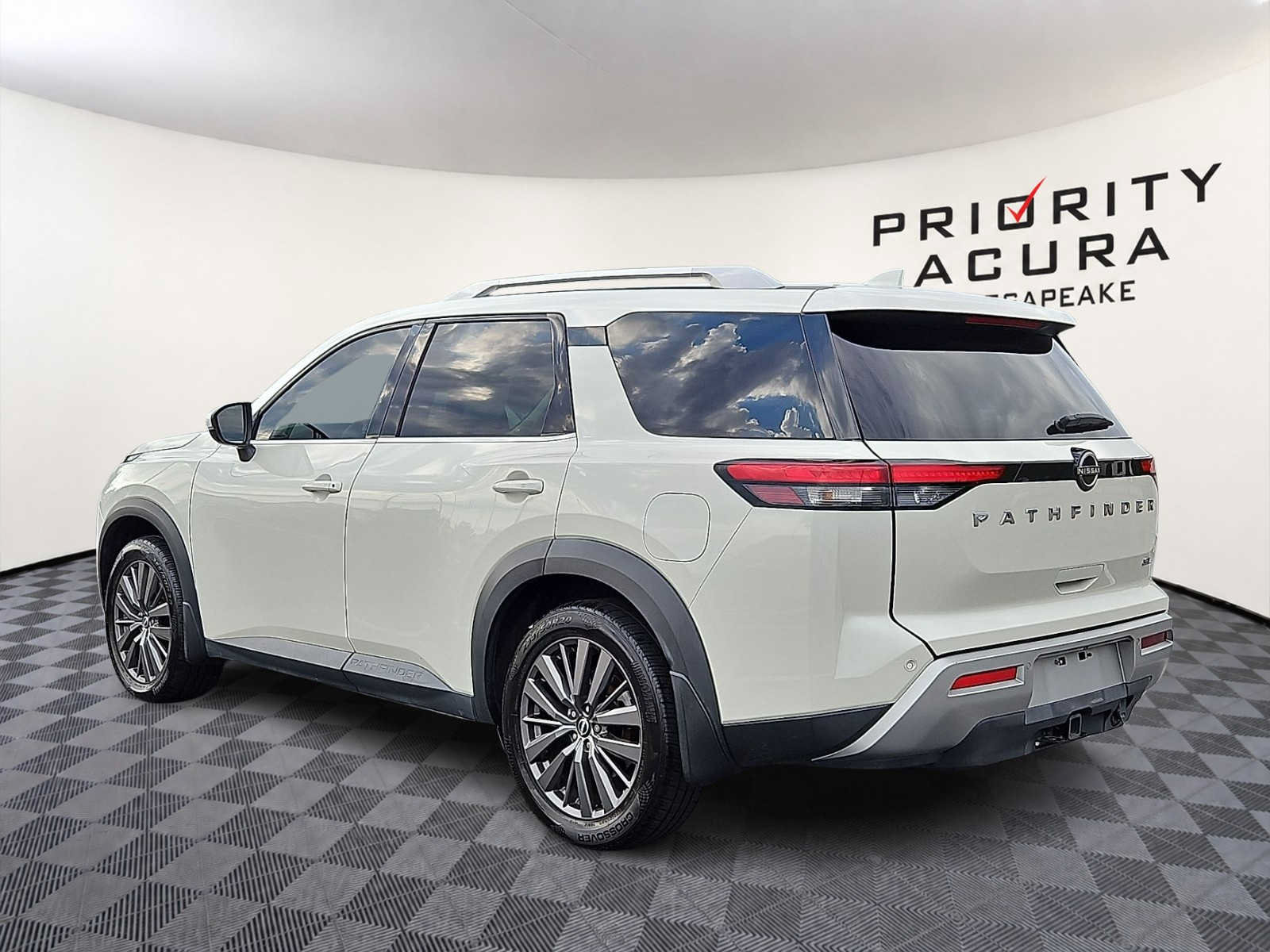 Used 2022 Nissan Pathfinder SL w/ SL Premium Package FWD image 6