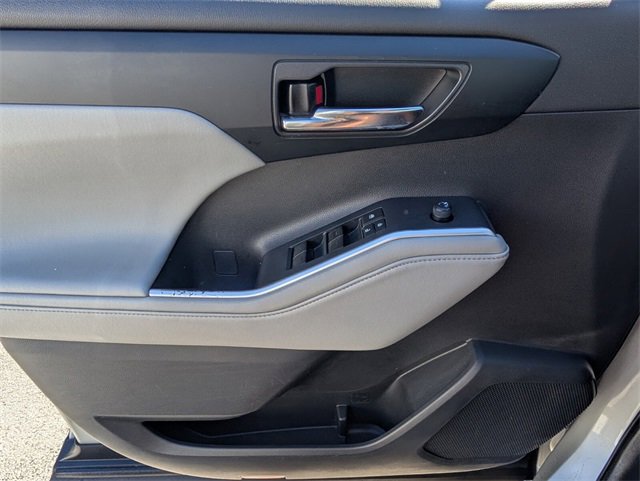 Used 2022 Toyota Highlander XLE image 36