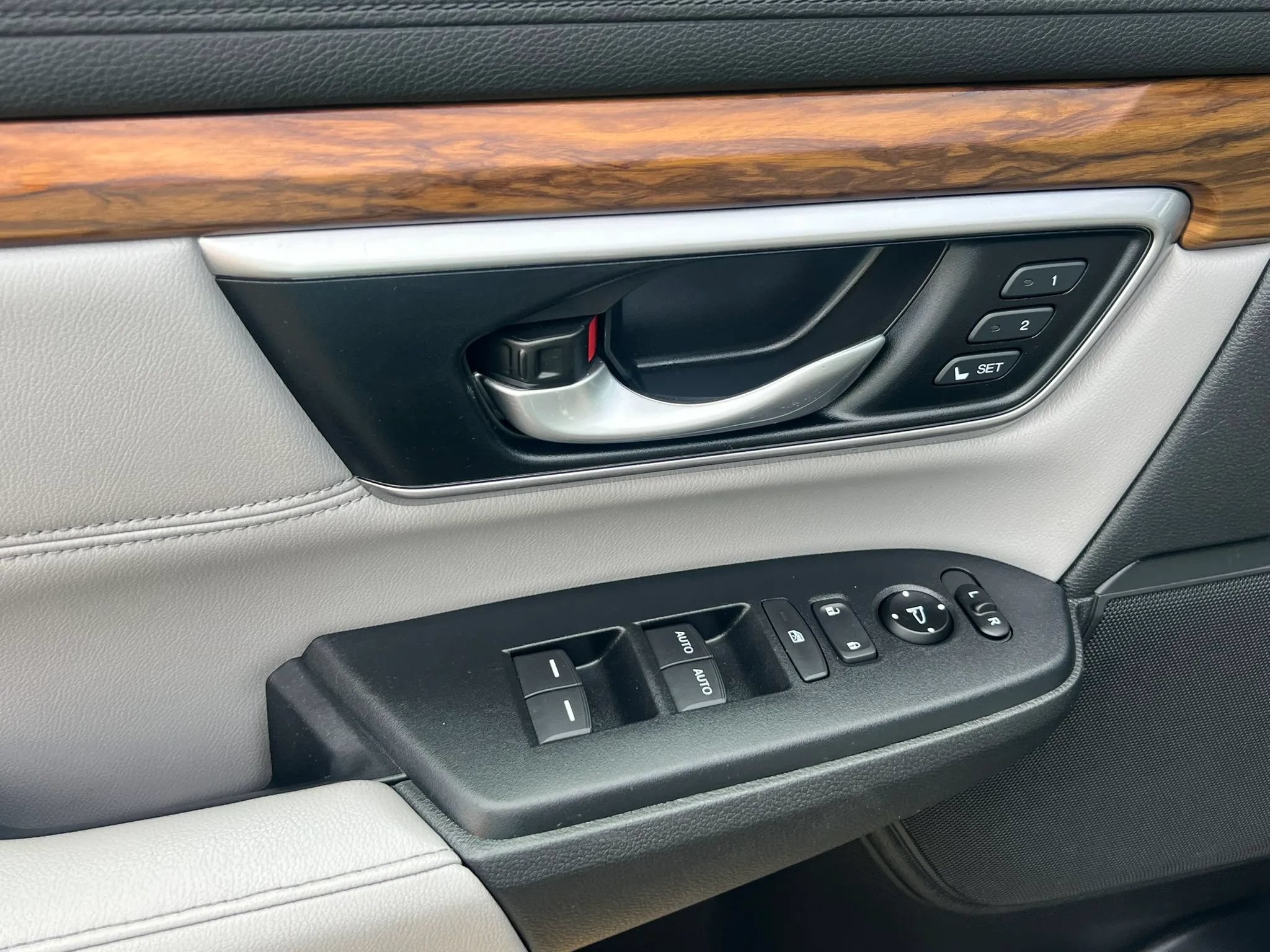 Used 2018 Honda CR-V Touring image 13