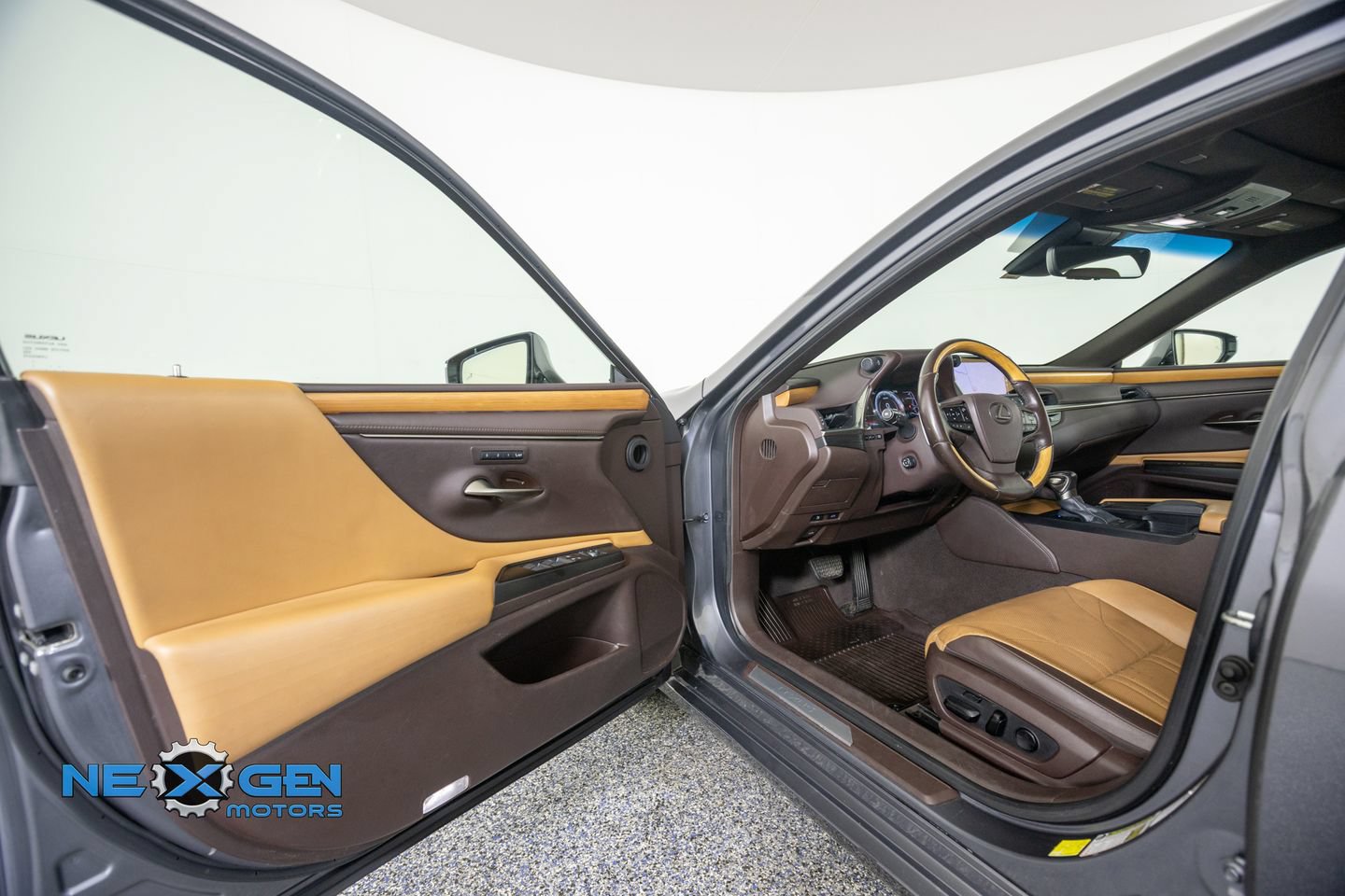 Used 2019 Lexus ES 350 w/ Accessory Package FWD image 9
