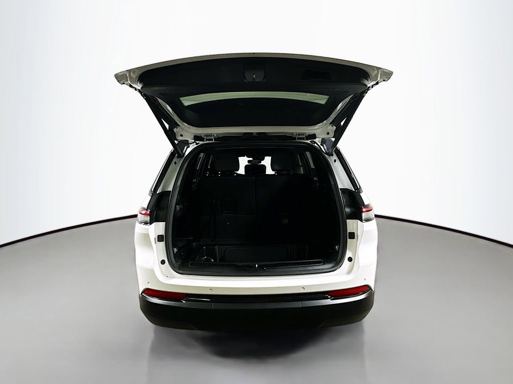 Used 2024 Jeep Grand Cherokee L Laredo image 35