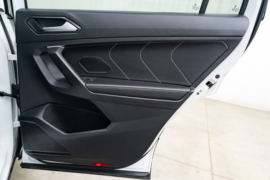 Used 2024 Volkswagen Tiguan SE image 28