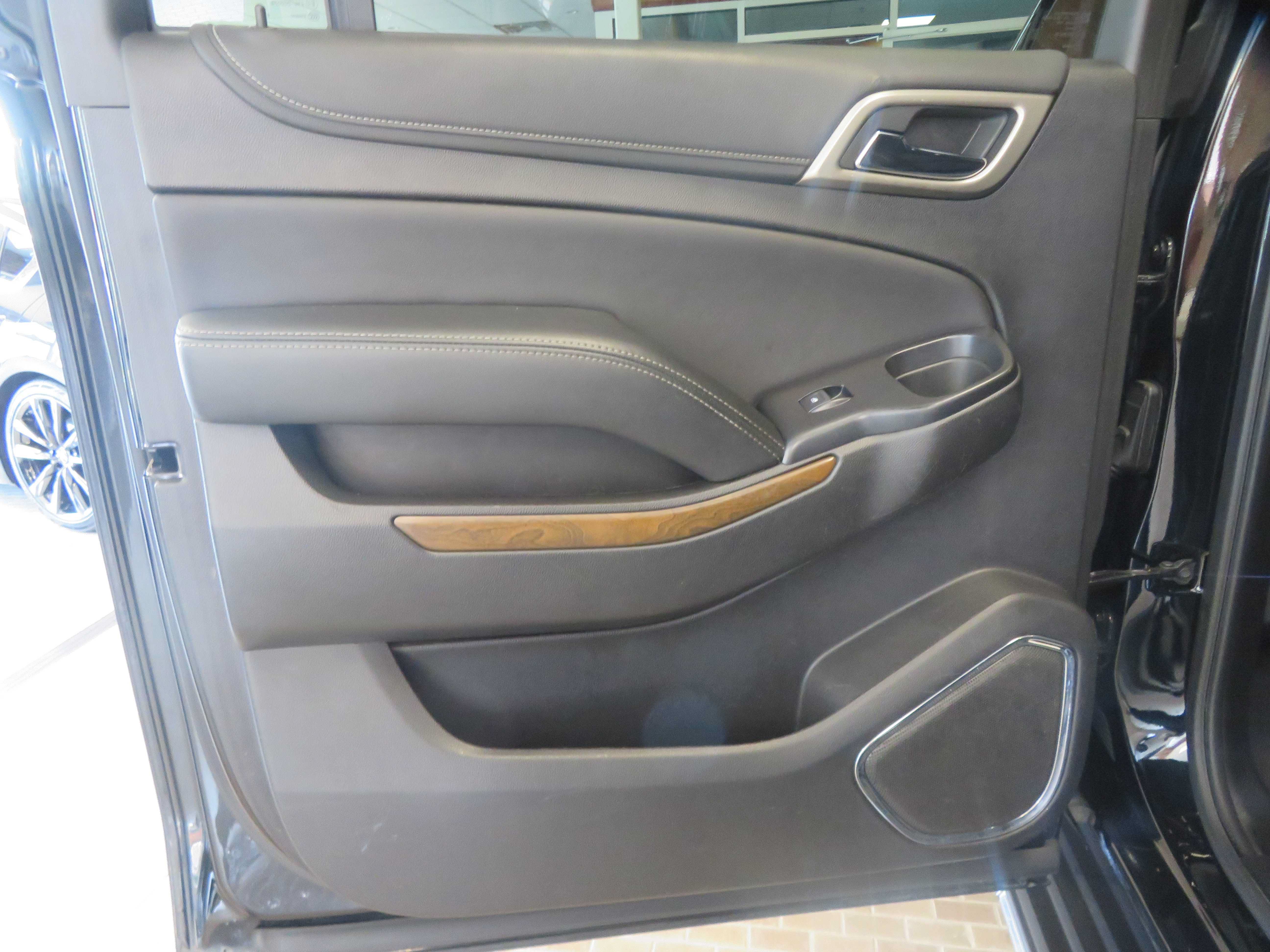 Used 2019 GMC Yukon XL Denali AWD/4WD image 17