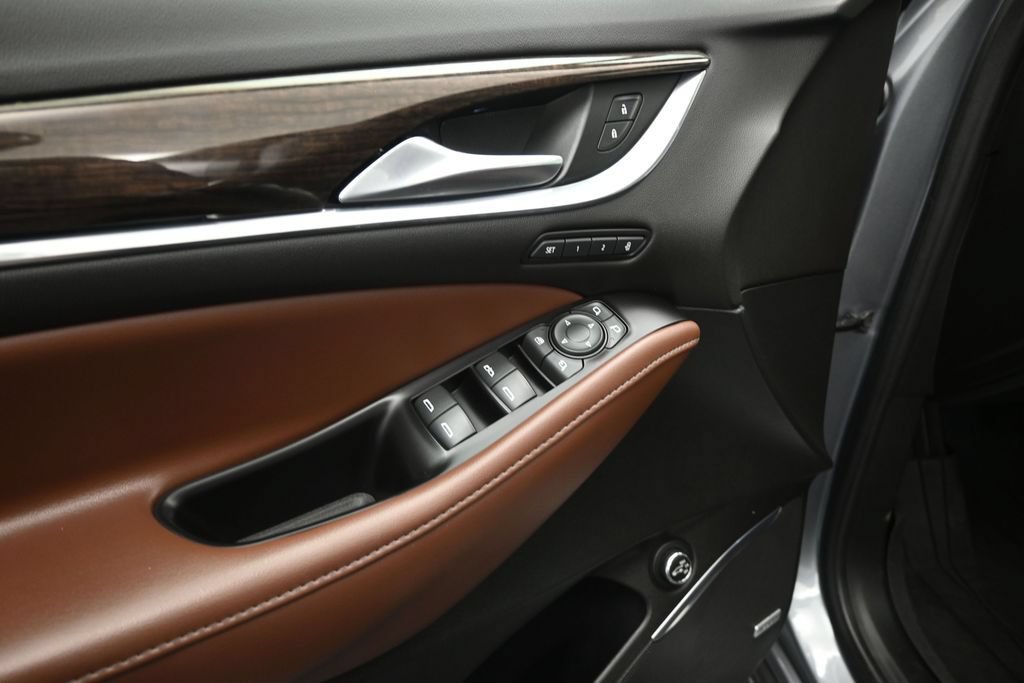 Used 2020 Buick Enclave Avenir w/ Avenir Technology Package FWD image 8