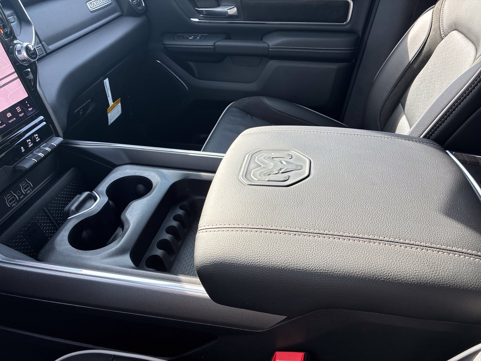 New 2027 RAM 1500 Laramie AWD/4WD image 31