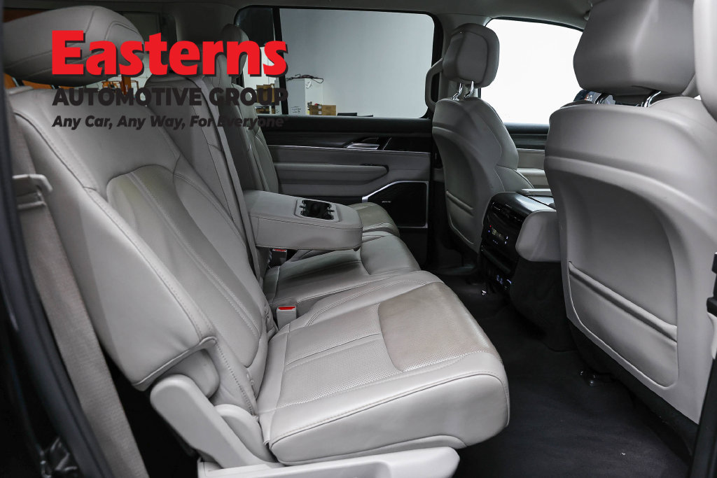 Used 2024 Jeep Wagoneer L Series II RWD image 28