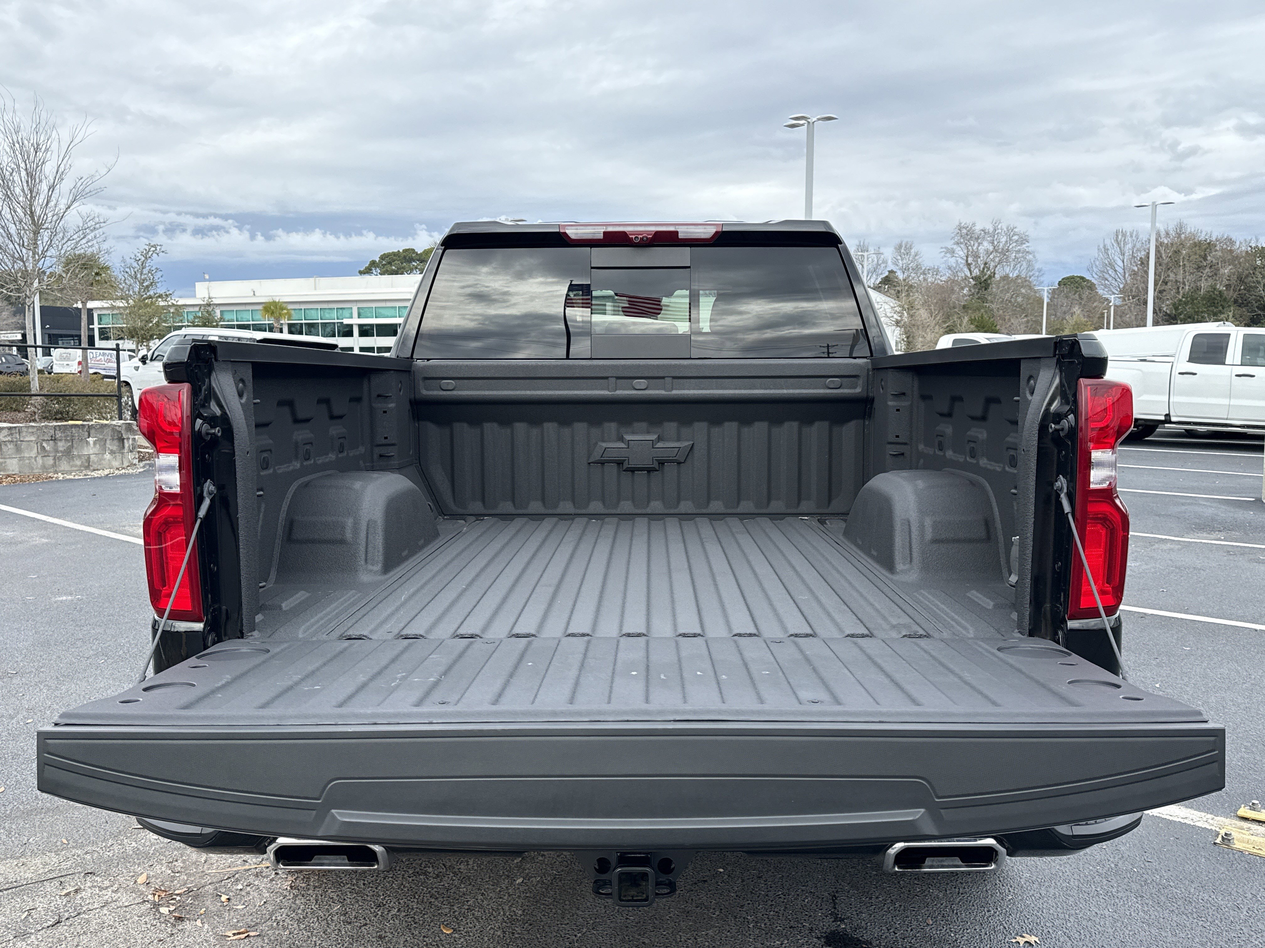 Certified 2025 Chevrolet Silverado 1500 High Country w/ Technology Package image 32