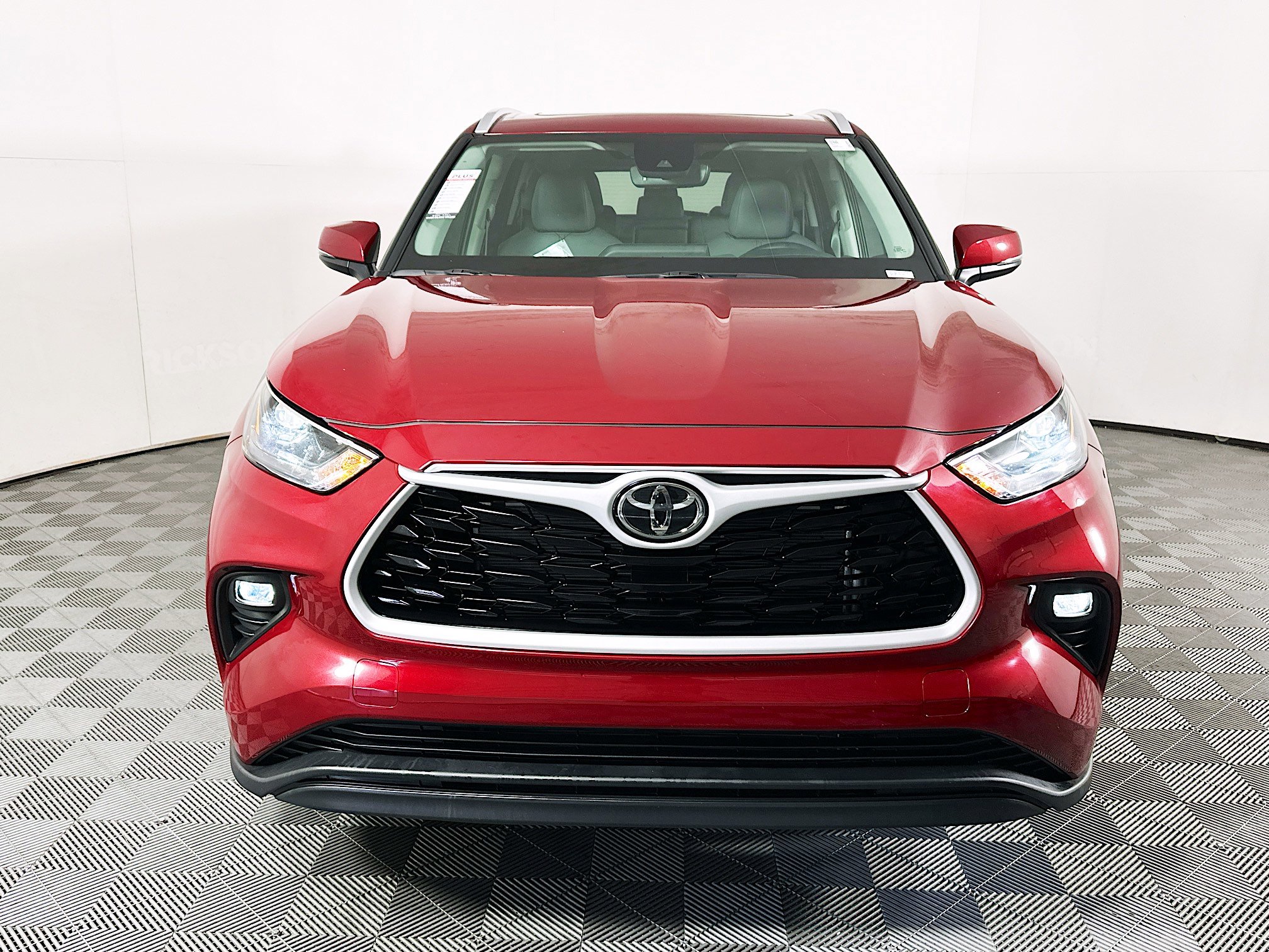 Used 2026 Toyota Highlander XLE image 8