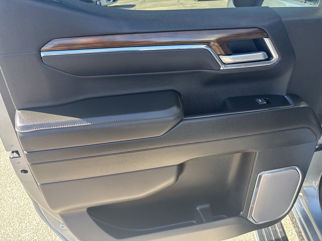 Used 2025 Chevrolet Silverado 1500 High Country image 34