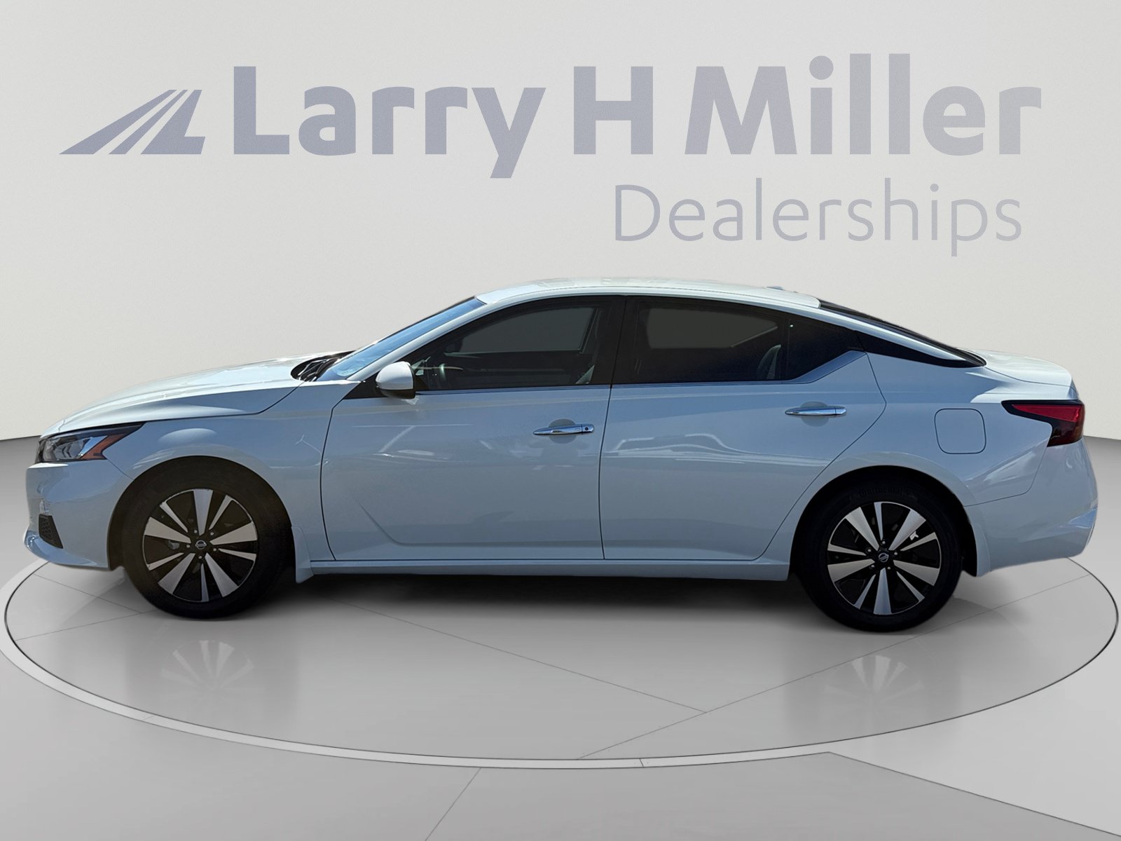 Used 2022 Nissan Altima 2.5 SV FWD image 2