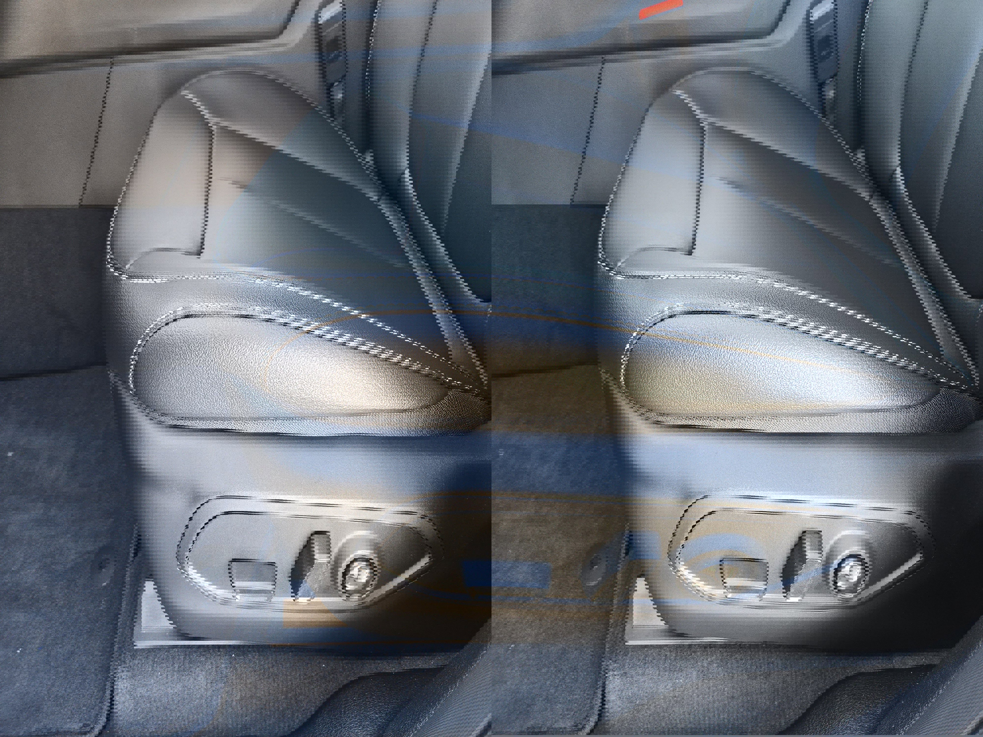 New 2025 Jeep Grand Cherokee L Limited w/ Black Appearance Package image 19