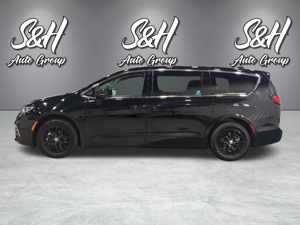 Used 2024 Chrysler Pacifica Touring-L image 14