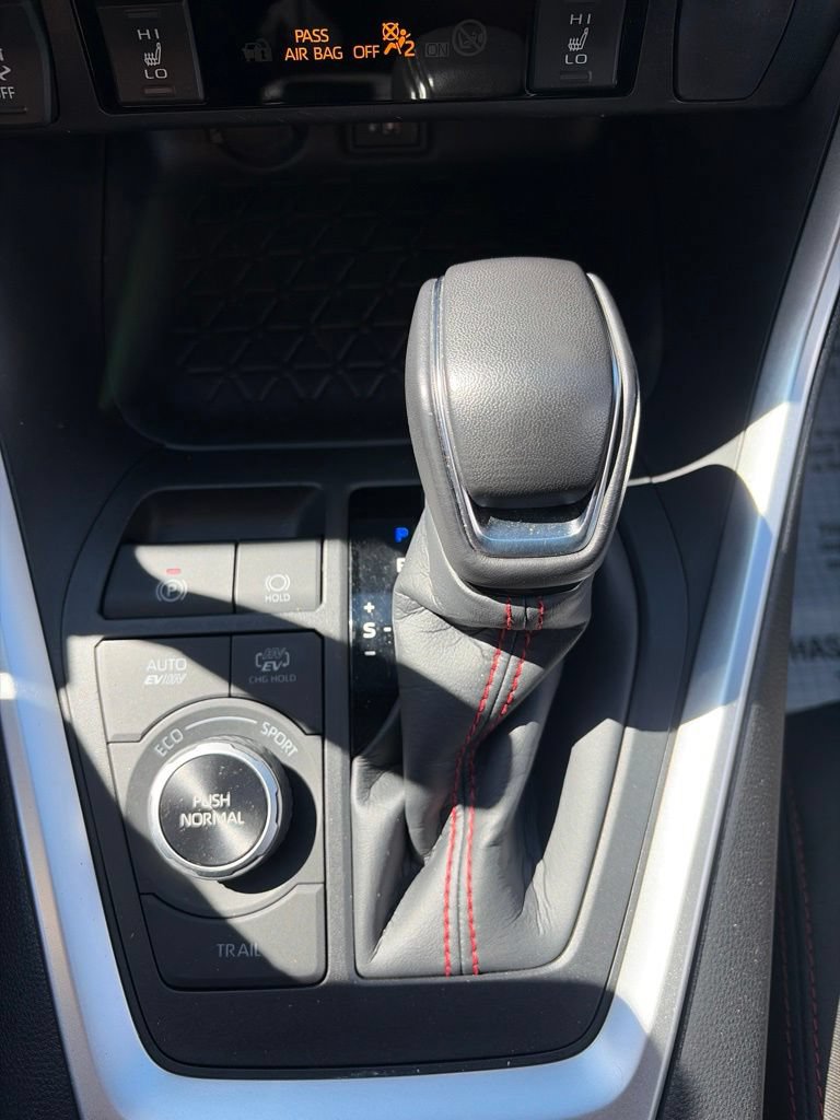 Used 2025 Toyota RAV4 SE AWD/4WD image 31