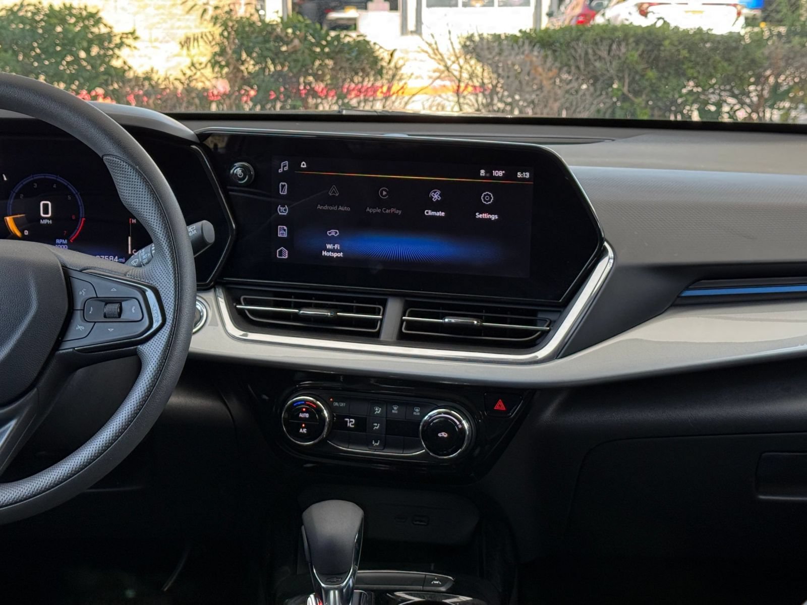 Used 2025 Chevrolet Trax LT FWD image 17